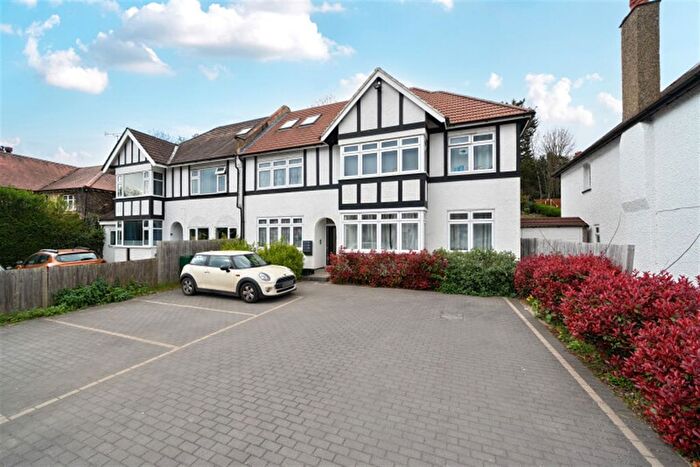 3 Bedroom Flat For Sale In Ballen Court, CR5