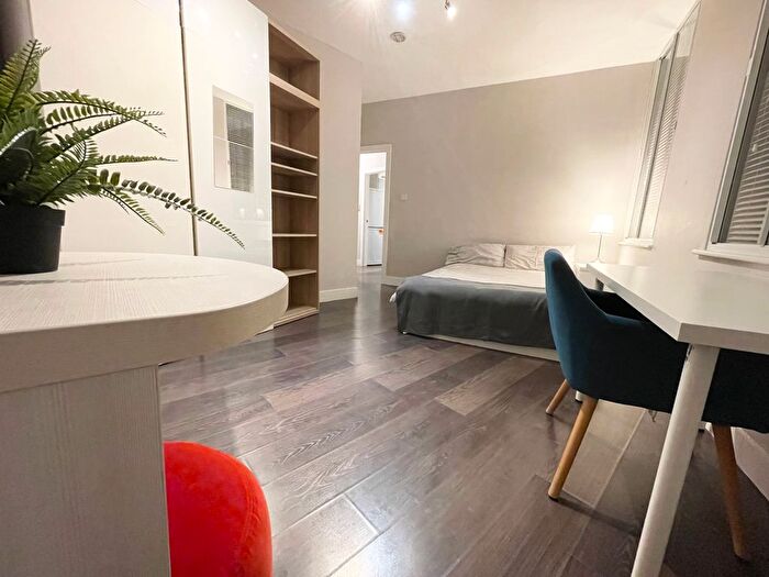 2 Bedroom Flat To Rent In Finchley Road, London, NW3