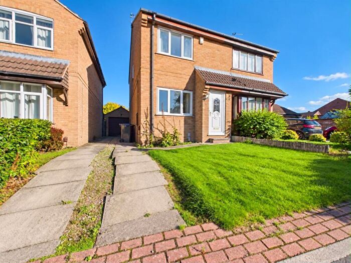 2 Bedroom Semi-Detached House For Sale In Plane Tree Croft, Leeds, LS17