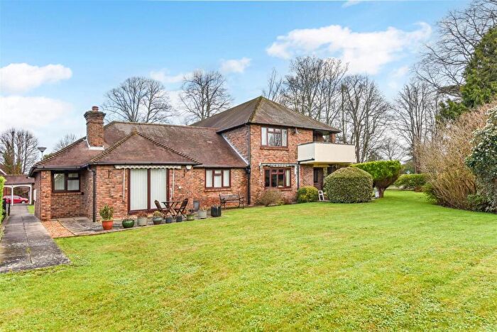 2 Bedroom Apartment To Rent In Plainwood Close, Chichester, PO19