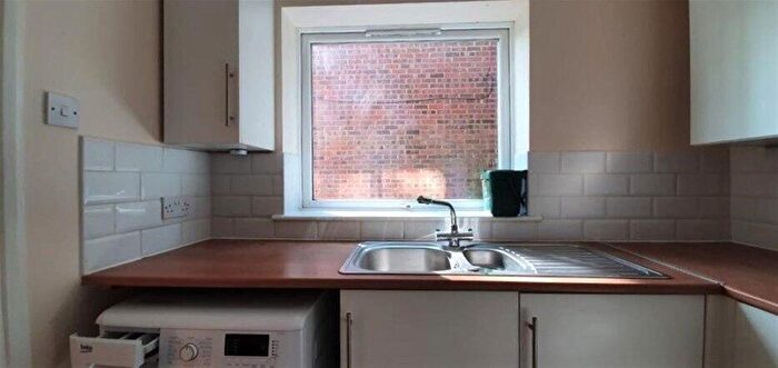 2 Bedroom Flat To Rent In Chalfont Close, Hemel Hempstead, HP2