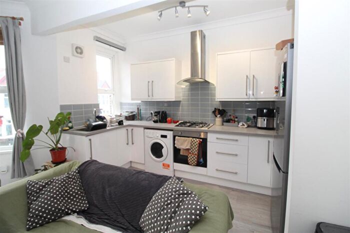 3 Bedroom Flat To Rent In Whitchurch Road, Heath, Cardiff, CF14