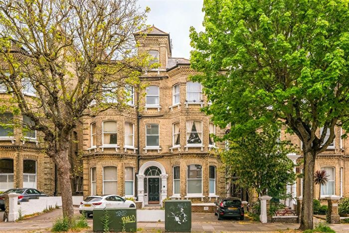 2 Bedroom Flat For Sale In The Drive, Hove, BN3