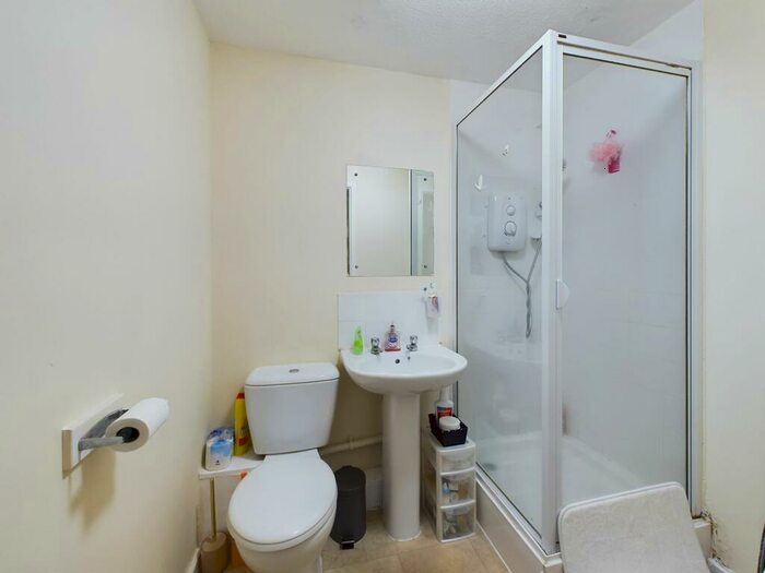 2 Bedroom Flat For Sale In Crown Station Place, Liverpool, L7