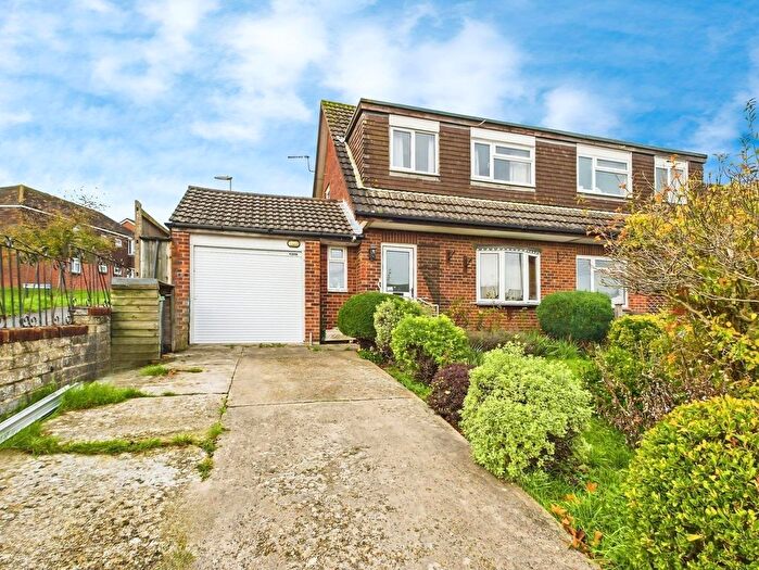 3 Bedroom Semi-Detached House For Sale In Grace Dieu Gardens, Bursledon, Southampton, SO31