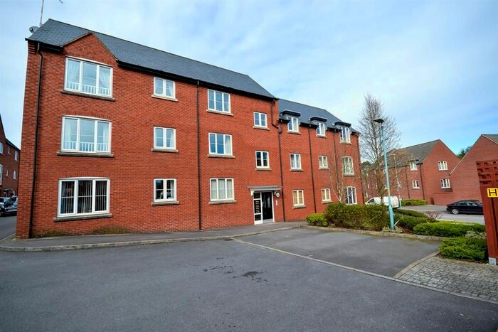 2 Bedroom Flat To Rent In Phelps Mill Close, Dursley, GL11