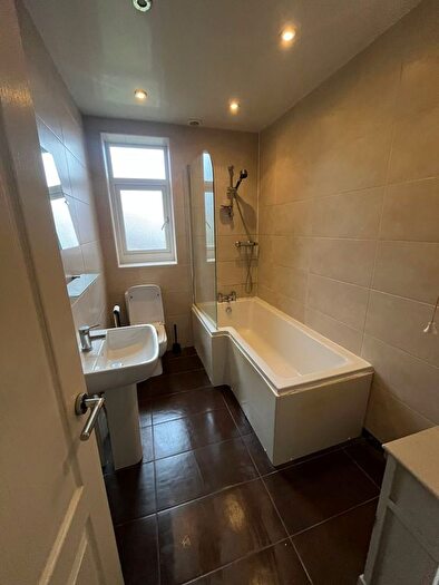 4 Bedroom Flat To Rent In Ovington Grove, Fenham, NE5