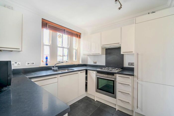 2 Bedroom Flat To Rent In Westbourne Terrace, Lancaster Gate, London, W2