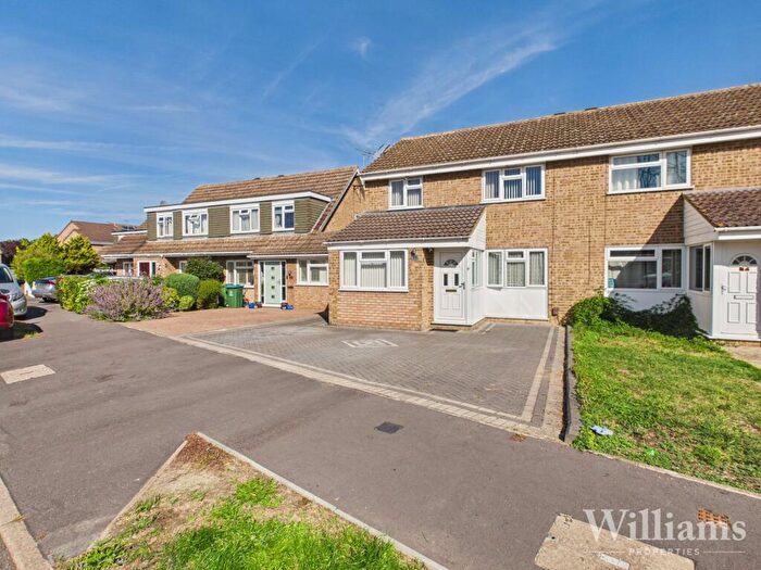 3 Bedroom Semi-Detached House For Sale In Rowland Way, Aylesbury, HP19
