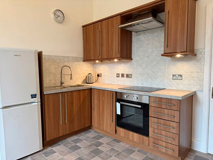 1 Bedroom Flat To Rent In Wellington Road, Dewsbury, WF13