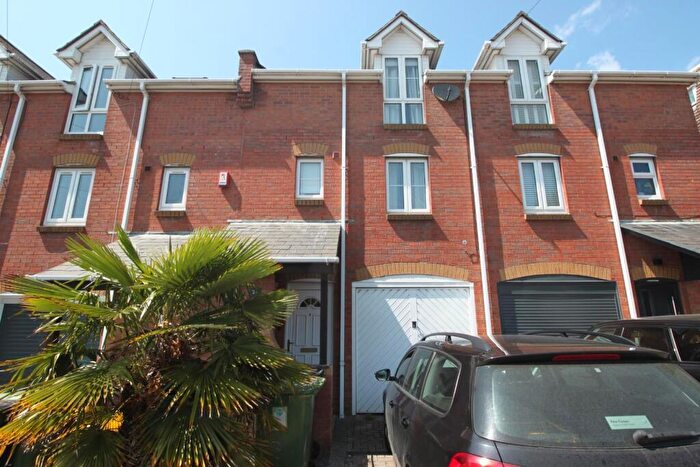 3 Bedroom Town House To Rent In Station Road, Netley Abbey, SO31