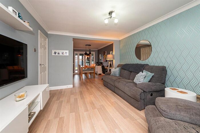 3 Bedroom Link Detached House For Sale In Lansdown Green, Kidderminster, DY11