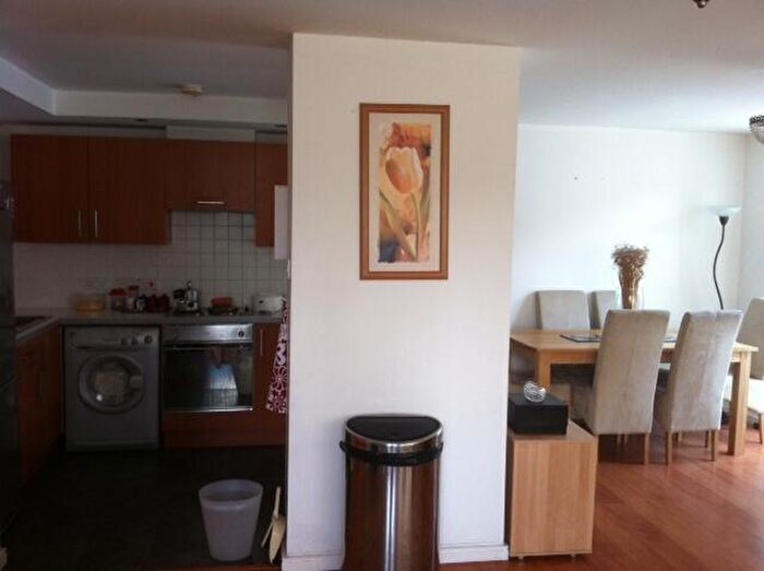 2 Bedroom Apartment To Rent In View, Conway Street, L5