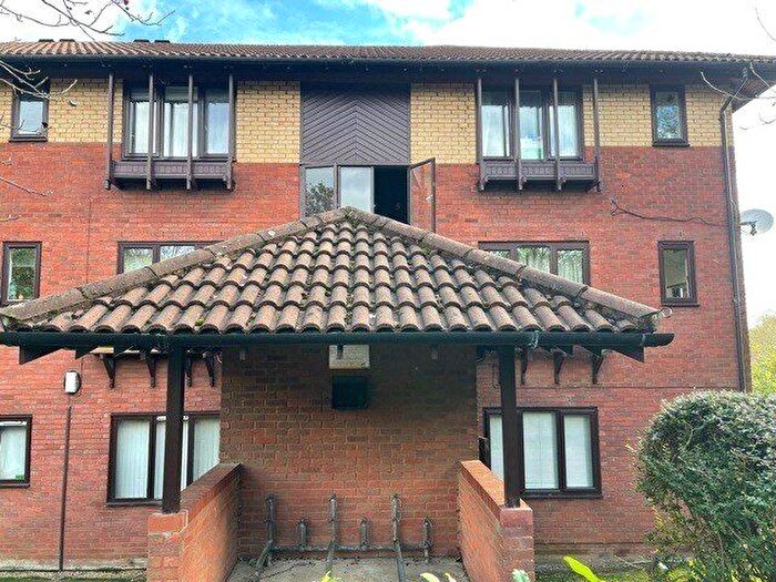 2 Bedroom Flat For Sale In Troutbeck, Peartree Bridge, Milton Keynes, MK6