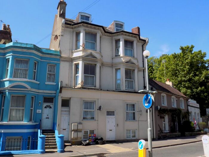 2 Bedroom Flat To Rent In Queens Road, Hastings, TN34