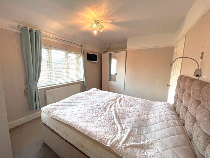 2 Bedroom End Of Terrace House To Rent In Clough Road, Manchester, M43