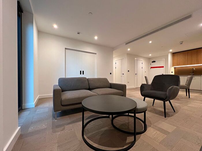 3 Bedroom Flat To Rent In Merino Gardens, London, E1W