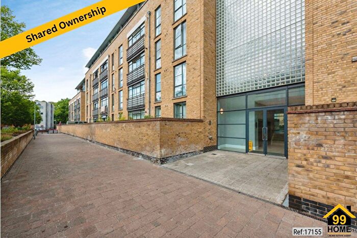 1 Bedroom Flat For Sale In Town Meadow, Brentford, London, TW8