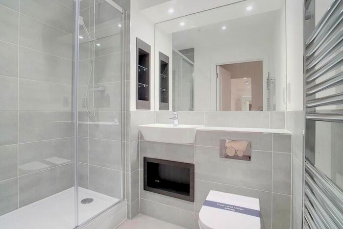 2 Bedroom Flat To Rent In Cooks Road, London, E15