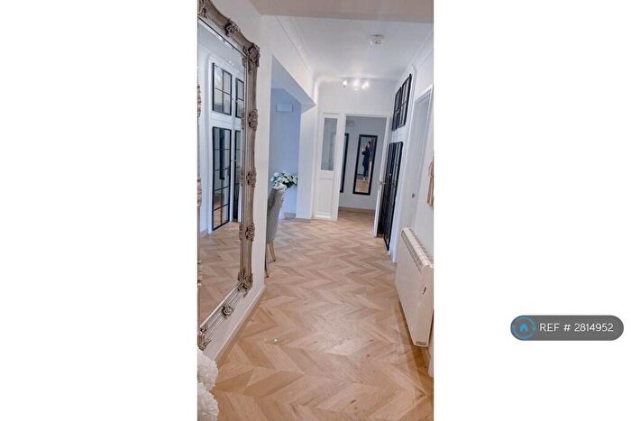 3 Bedroom Flat To Rent In Monkton Court, Bournemouth, BH4