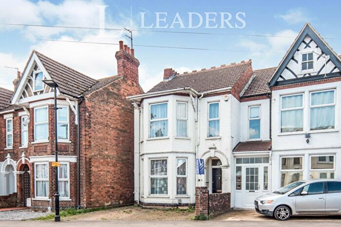 4 Bedroom Terraced House To Rent In Hurst Grove, Bedford, MK40