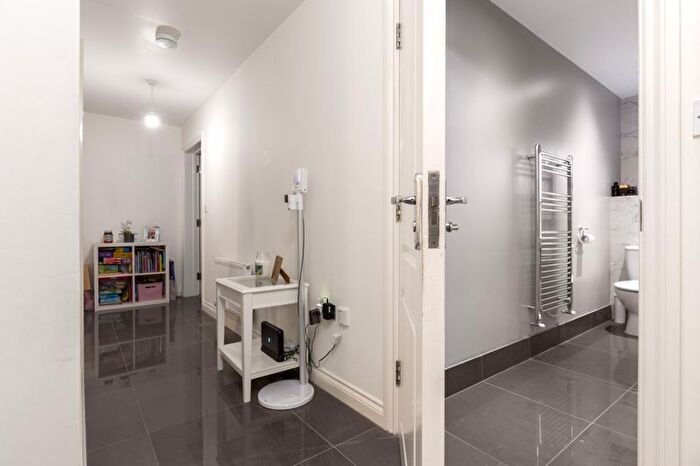 2 Bedroom Flat For Sale In Dale Square, Havant, PO9