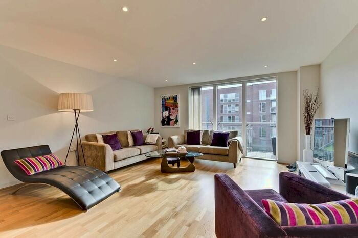 2 Bedroom Flat To Rent In The Heart, New Zealand Avenue, KT12