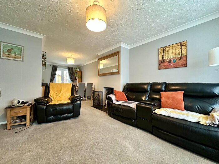 3 Bedroom End Of Terrace House For Sale In Fern Gardens, Belton, NR31