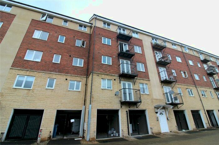 Flat To Rent In Chillingham Road, Newcastle Upon Tyne, Tyne And Wear, NE6