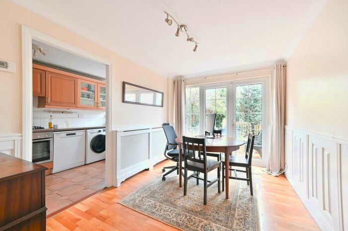 3 Bedroom Terraced House To Rent In Frankland Close, Bermondsey, London, SE16