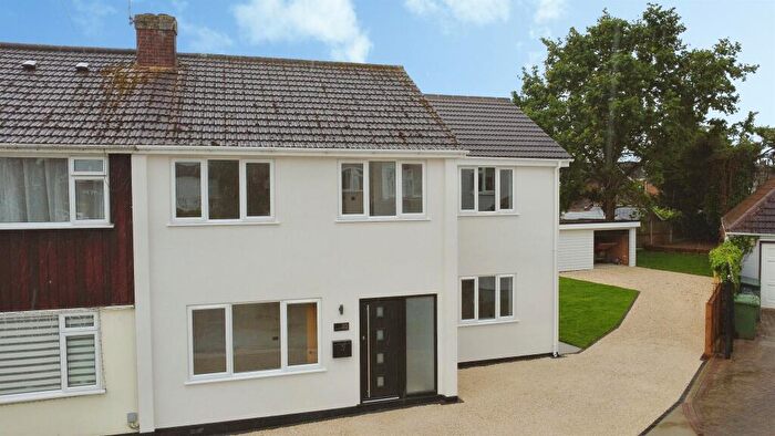 5 Bedroom Semi-Detached House For Sale In The Oaks, Billericay, CM11