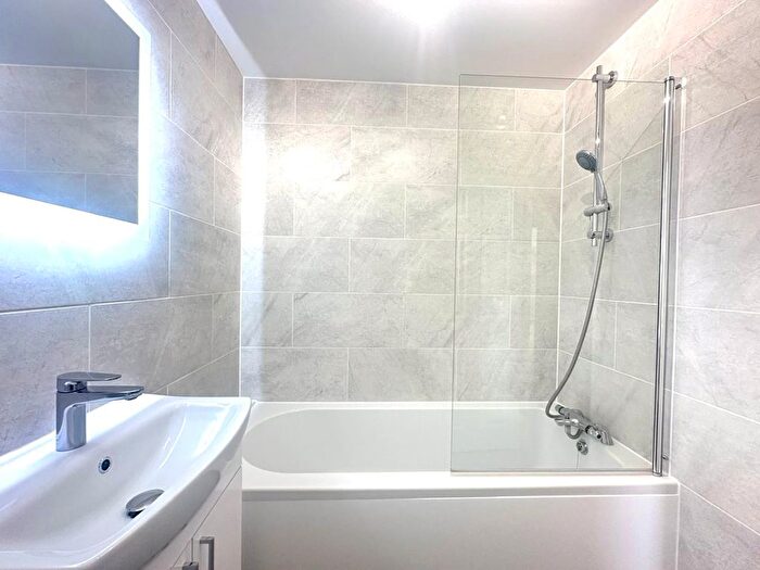 2 Bedroom Flat To Rent In Viscount Point, London, SW19