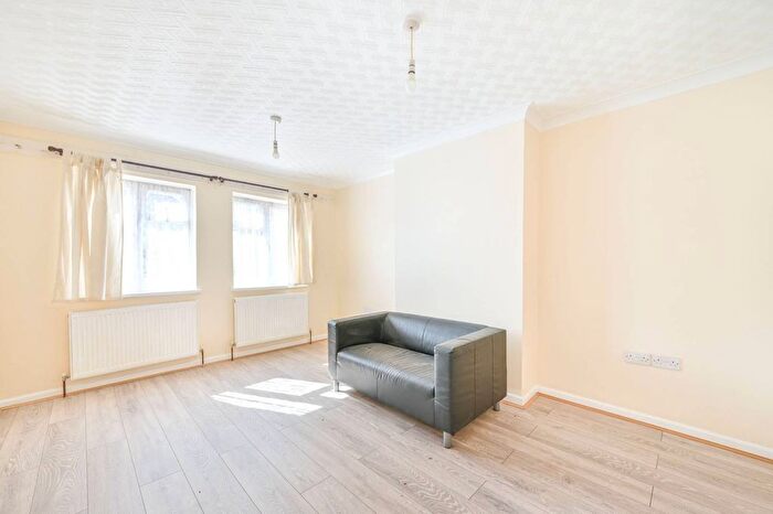 3 Bedroom Flat To Rent In Highmead Crescent, Alperton, Wembley, HA0