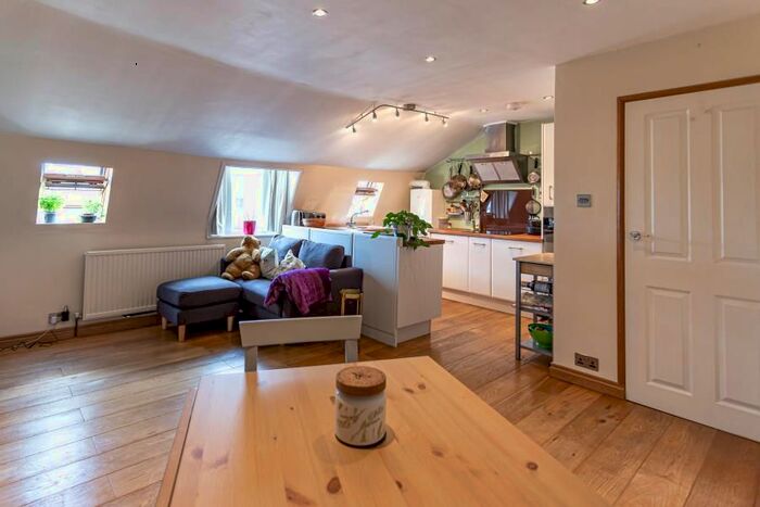 1 Bedroom Flat To Rent In Kirchen Road, London W13