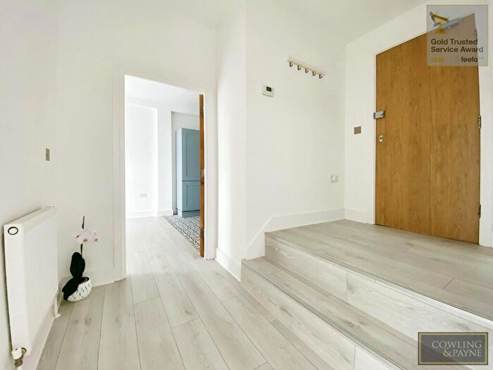 2 Bedroom Apartment To Rent In High Street, Wickford, Essex, SS12