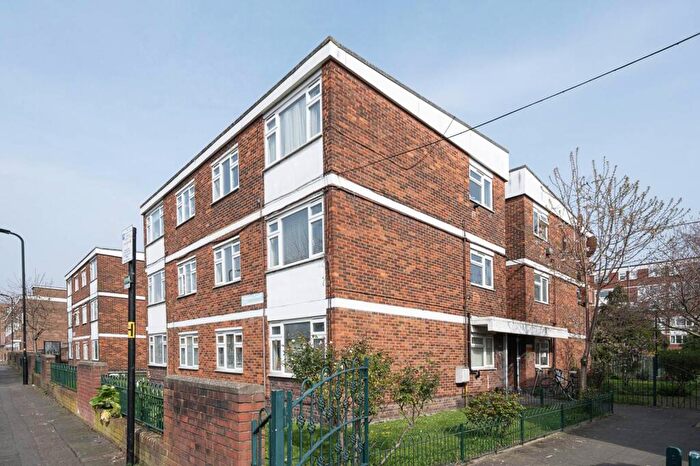 2 Bedroom Flat For Sale In Fellows Court, Weymouth Terrace, Shoreditch, London, E2