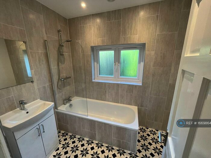 3 Bedroom Semi-Detached House To Rent In Wheats Avenue, Birmingham, B17