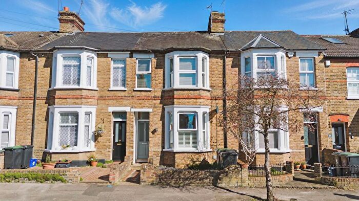 1 Bedroom Flat For Sale In Meadow Road, Loughton, IG10