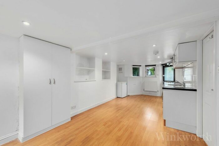 1 Bedroom Studio To Rent In Waller Road, London, SE14