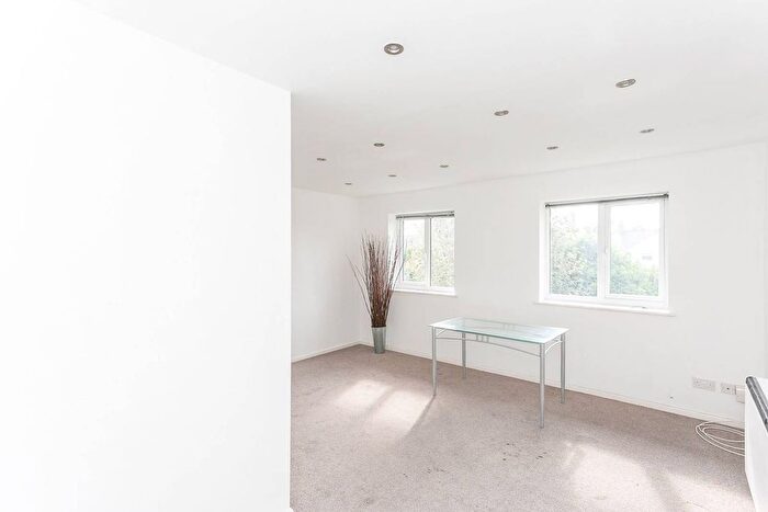 2 Bedroom Flat For Sale In Gade Close, Watford, WD18