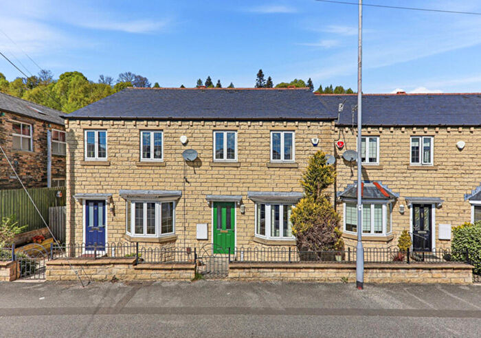 3 Bedroom Town House For Sale In Cliffe Avenue, Baildon, BD17