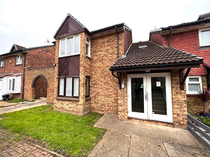 1 Bedroom Flat To Rent In Pikestone Close, Yeading, Hayes, UB4