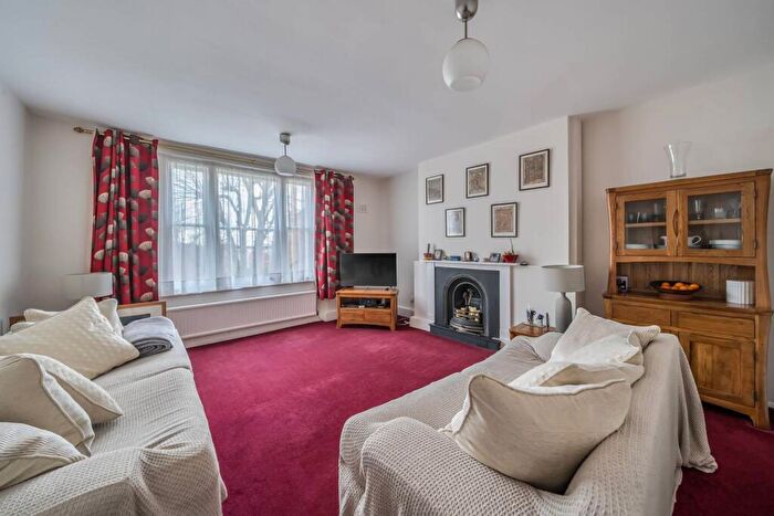 3 Bedroom Flat For Sale In Hilldrop Road, Hillmarton Conservation Area, London, N7
