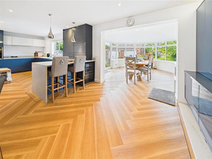 4 Bedroom Detached House For Sale In The Drive, Mayland, CM3