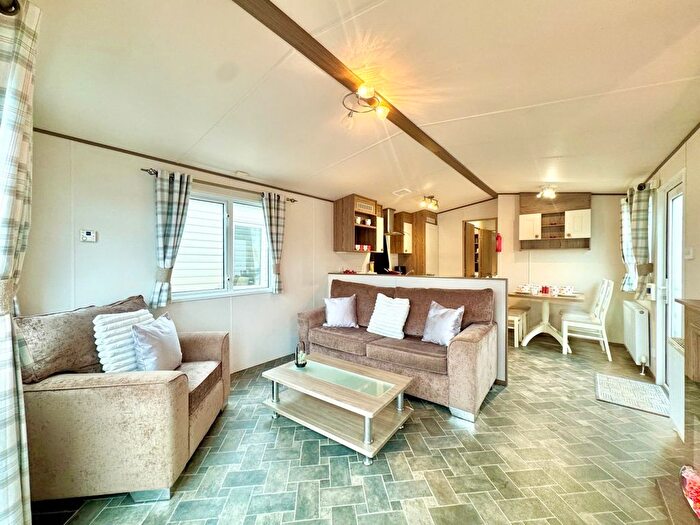 2 Bedroom Park Home For Sale In Colchester Road, St. Osyth, Clacton-On-Sea, CO16