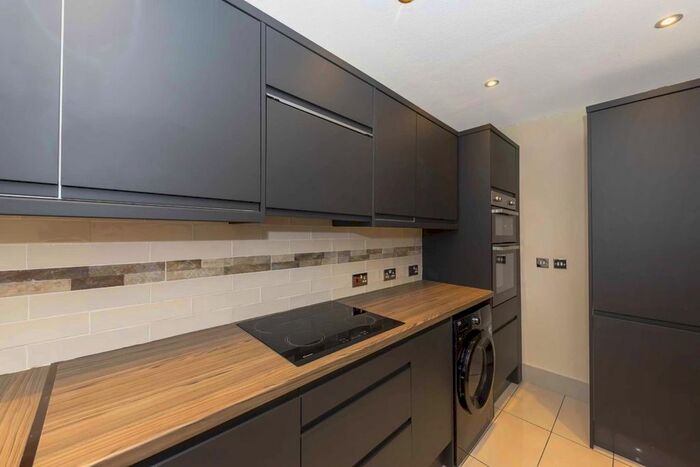 1 Bedroom Flat To Rent In Milford Mews, London, SW16