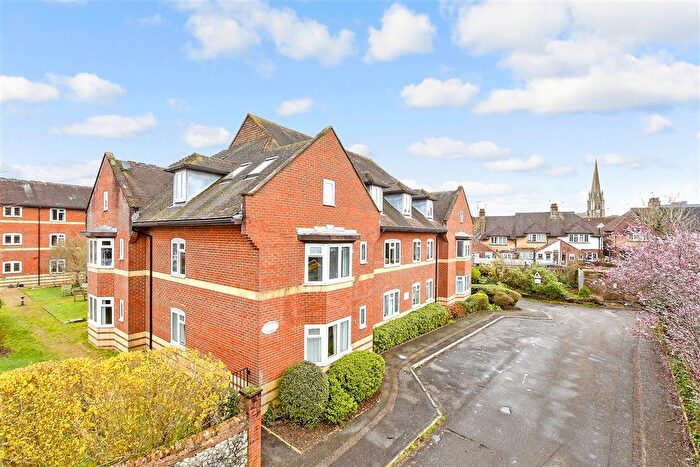 1 Bedroom Flat For Sale In Station Road, Dorking, Surrey, RH4