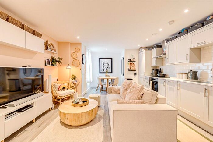 1 Bedroom Flat For Sale In Romany Road, Worthing, West Sussex, BN13