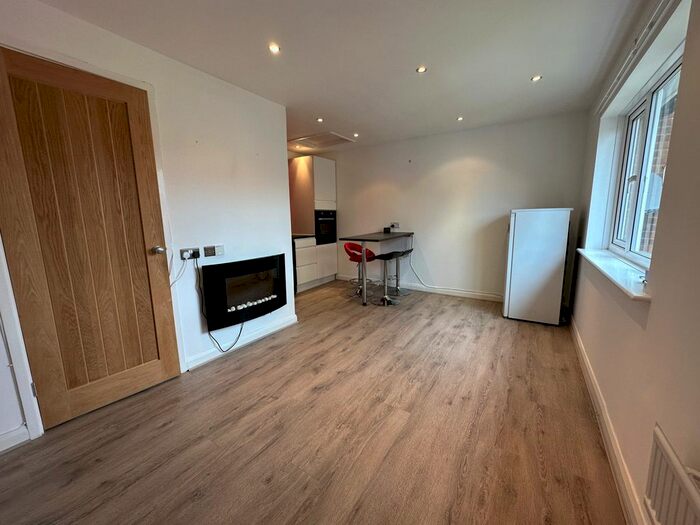 1 Bedroom Flat To Rent In Wheat Close, Sandridge, St. Albans, AL4