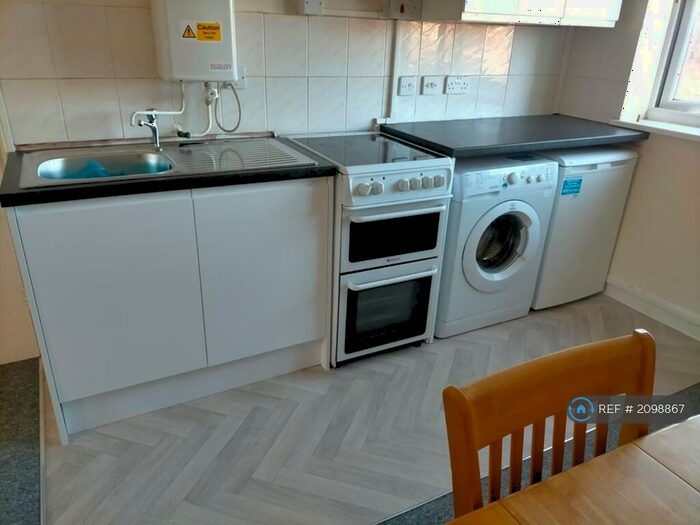 Studio To Rent In Caversham Road, Reading, RG1